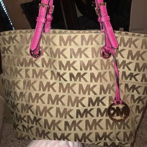 Michael Kors purse! -ON HOLD-
